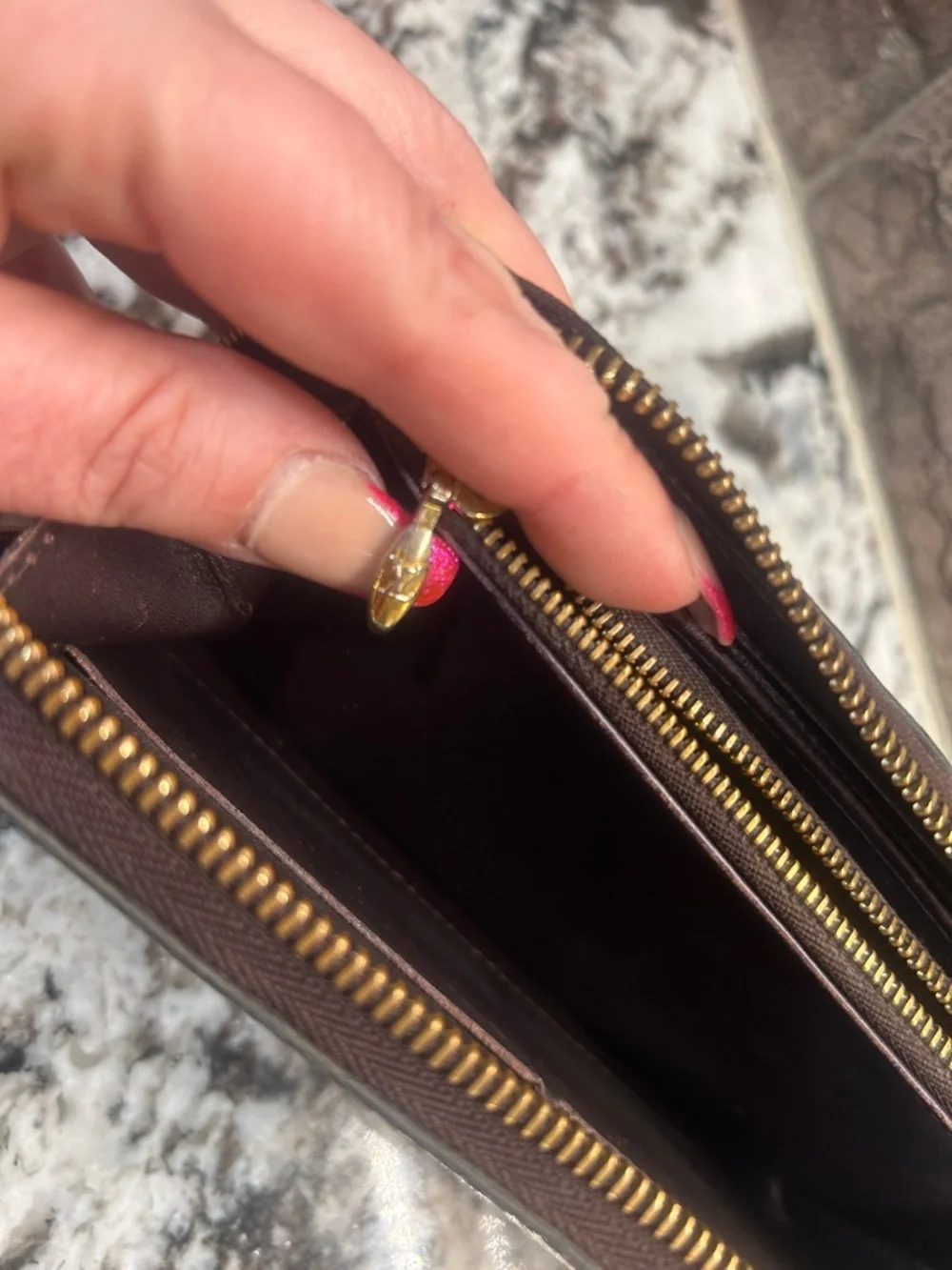 Louis Vuitton Vernis Zip Wallet in Dark Burgundy EUC with dust bag and COA - Picture 16 of 16